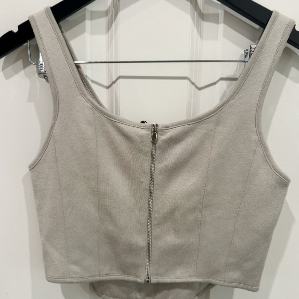 BNWT NU Denmark Sculpt bustier Aritzia/Babaton Size 0/XS $120 - Picture 4 of 7
